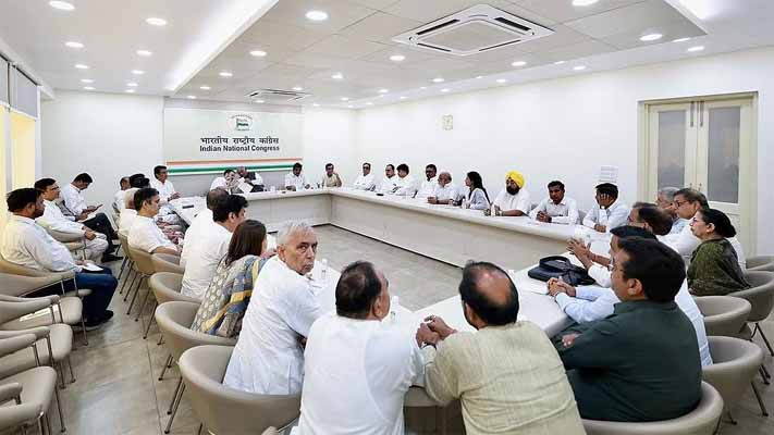 Congress Discusses LS Poll Preparedness In Delhi, Asks Leaders To Strengthen Party In All 7 Seats