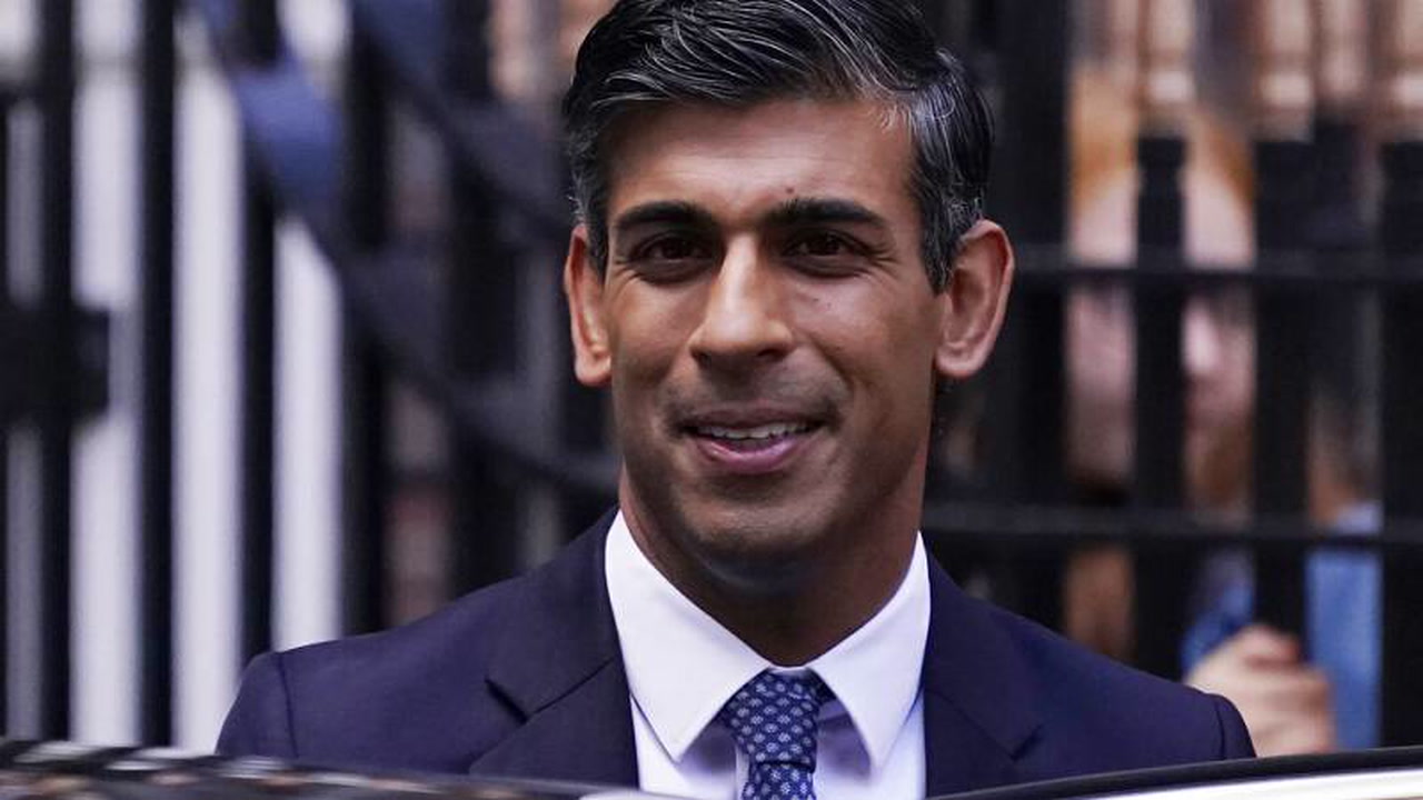 Voting Begins in UK Polls; Future of Rishi Sunak as PM Hangs in Balance