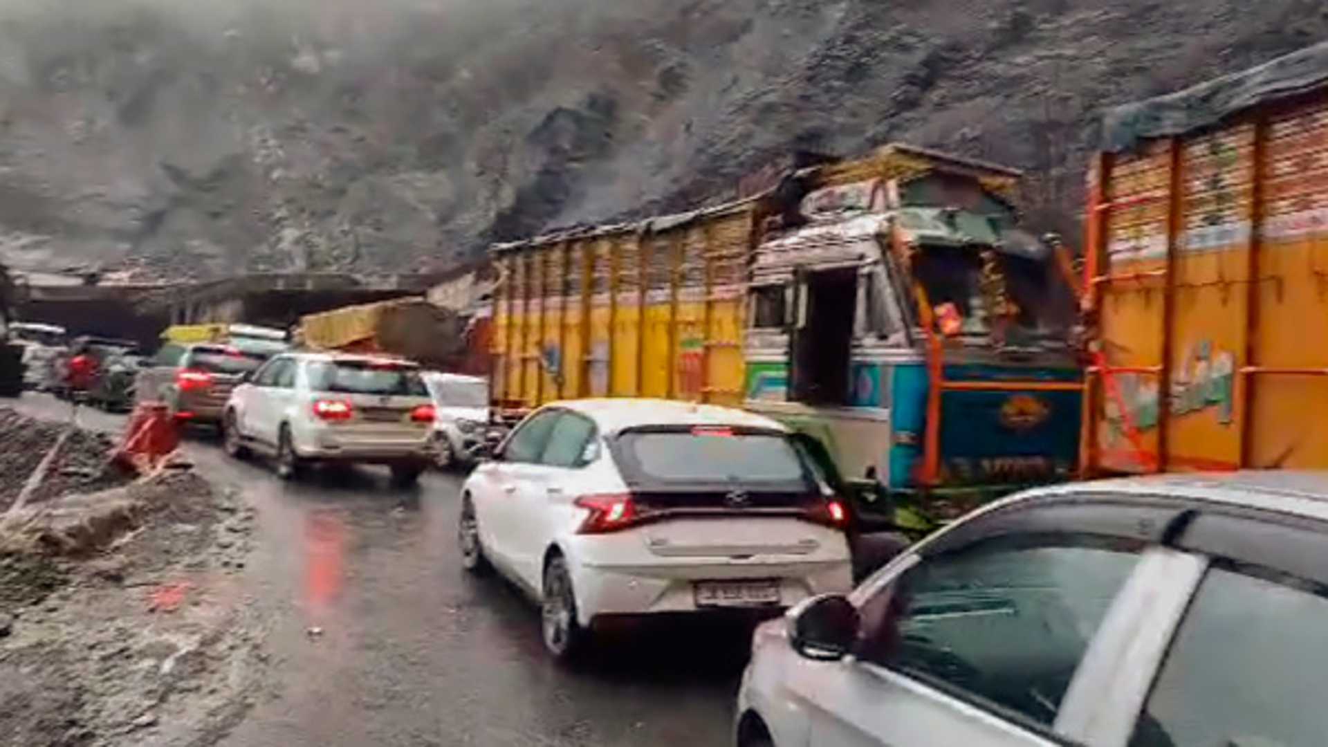 Mughal Road Reopens After Snow Clearance, Improved Weather Conditions