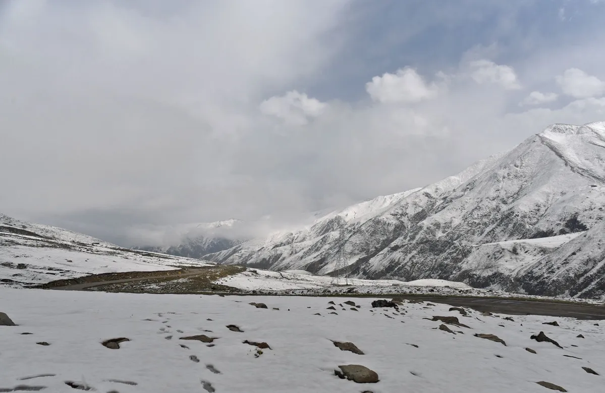 Police Rescue Two Punjab Residents Stranded In Snow In J&K’s Kishtwar