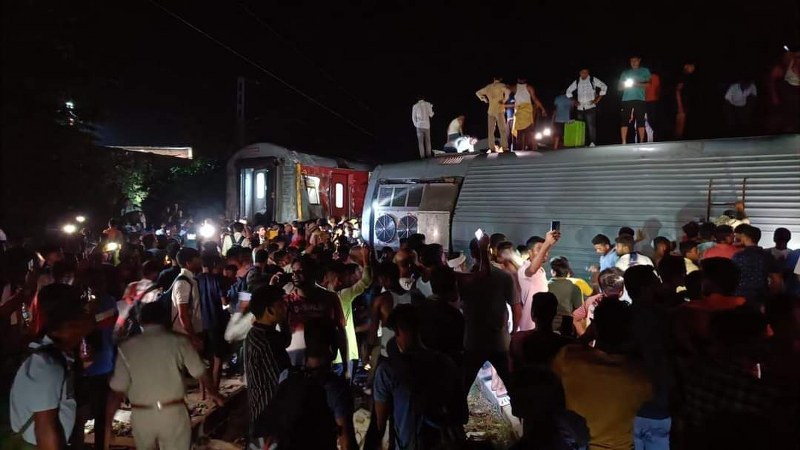 4 Dead, 70 Injured As Delhi-Kamakhya North East Express Derails Near Bihar’s Buxar