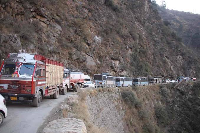 Traffic Halted on Jammu-Srinagar Highway