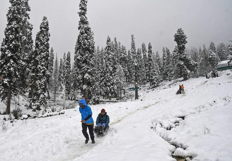 Night Temperature Drops Several Notches Below Zero In Kashmir