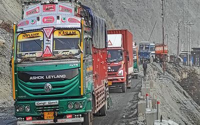 Traffic Restored on Jammu-Srinagar Highway at Dalwas