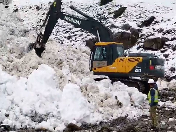 Avalanche Hits Sarbal Area of Sonamarg in Ganderbal District; No Casualties Reported