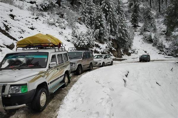 Karnah-Kupwara Road Closed Amid Fresh Snowfall