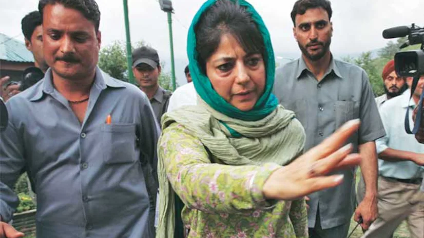 “Ulta Chor Kotwal Ko Daante”: PDP Chief Mehbooba Mufti After FIR Filed for Violating MCC