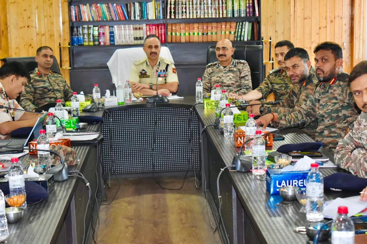 DIG SKR Conducts in-Depth Review of Election Security Preparedness in Anantnag