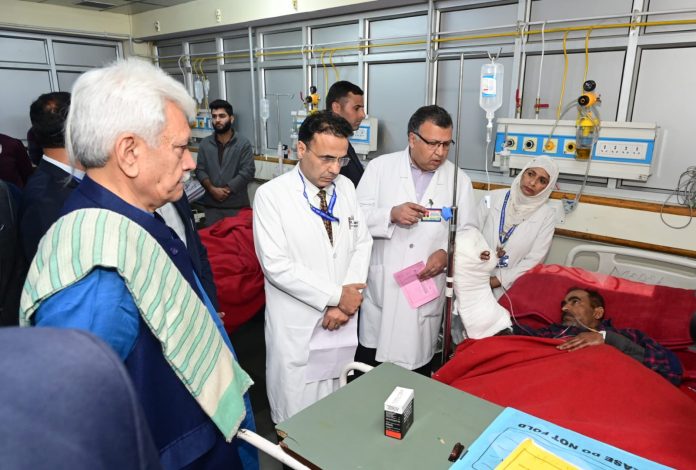 LG Sinha Visits Hospital to Inquire About Injured Workers, Vows Justice for Gagangir Terror Attack Victims